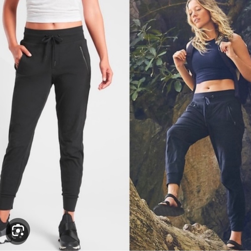 Athleta Trekkie North Jogger. Black. Size 2.
